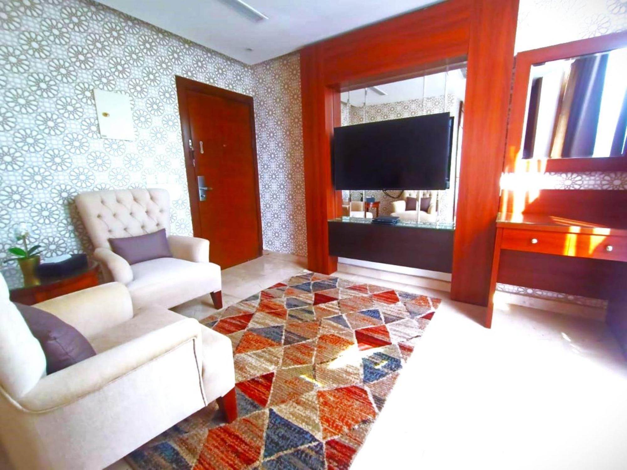 Отель Quiet Jeddah Al Hamra Экстерьер фото